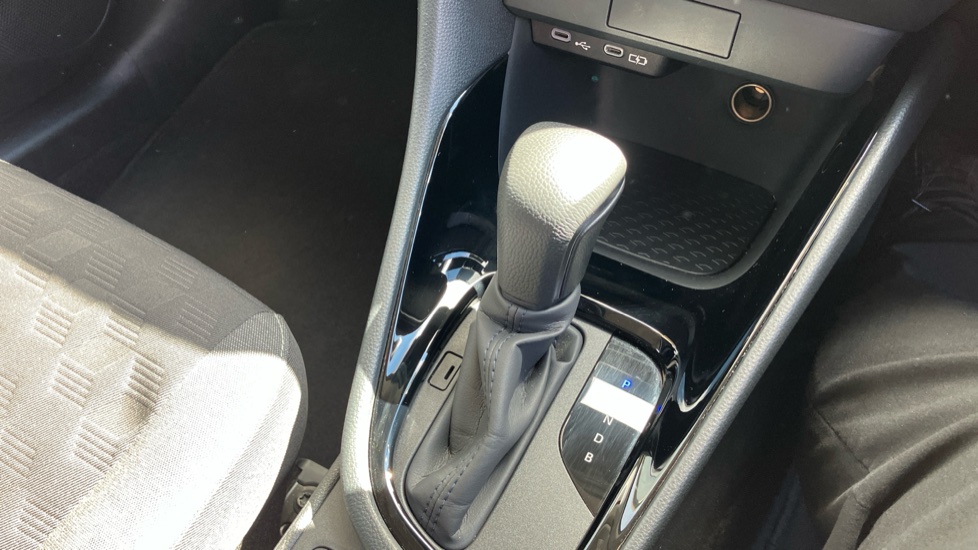 Toyota Yaris 1.5 Hybrid Design 5dr CVT Hybrid Hatchback - Image 39