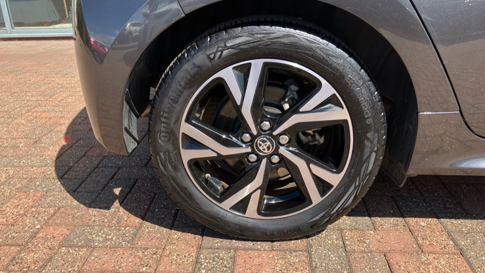 Toyota Yaris 1.5 Hybrid Design 5dr CVT Hybrid Hatchback - Image 41
