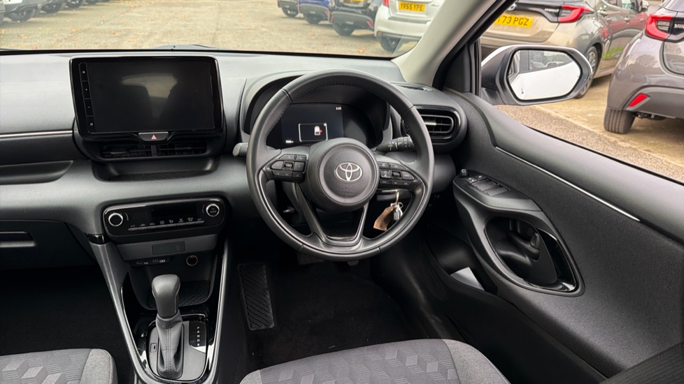 Toyota Yaris 1.5 Hybrid Design 5dr CVT Hybrid Hatchback - Image 6