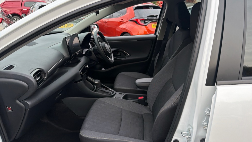 Toyota Yaris 1.5 Hybrid Design 5dr CVT Hybrid Hatchback - Image 10