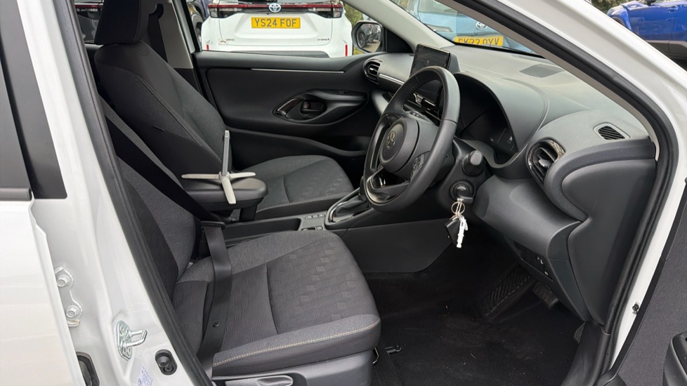 Toyota Yaris 1.5 Hybrid Design 5dr CVT Hybrid Hatchback - Image 11
