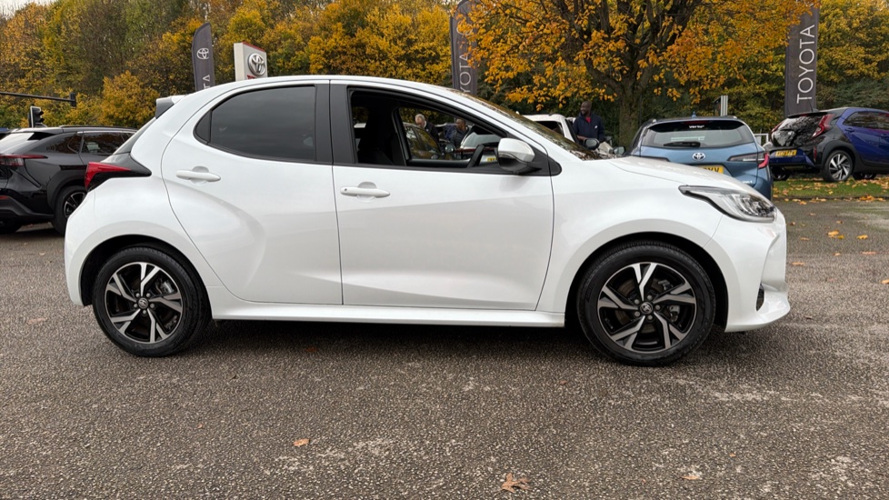 Toyota Yaris 1.5 Hybrid Design 5dr CVT Hybrid Hatchback - Image 16