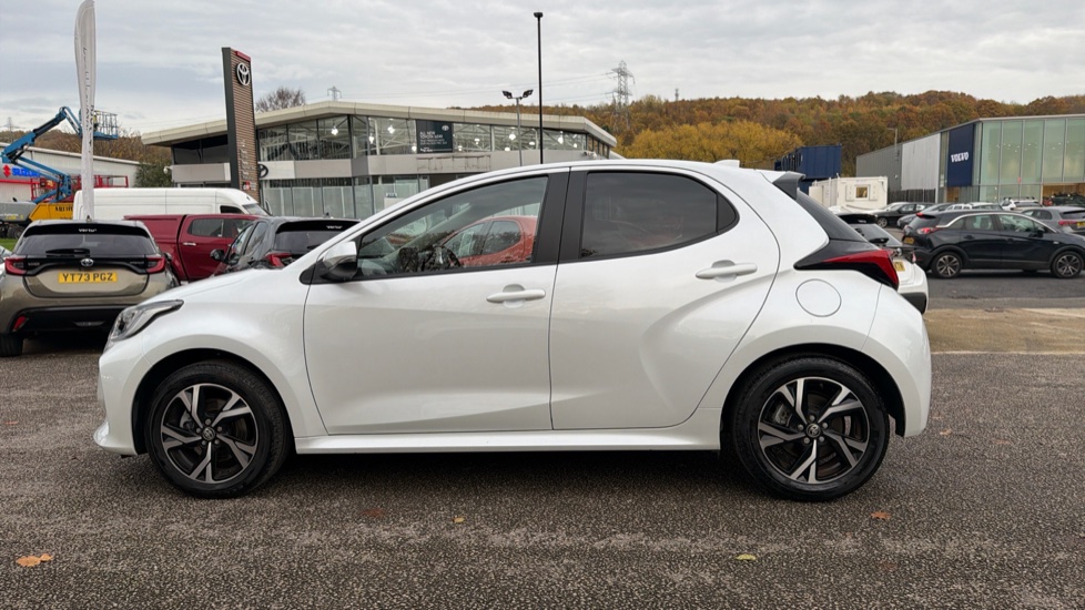Toyota Yaris 1.5 Hybrid Design 5dr CVT Hybrid Hatchback - Image 17