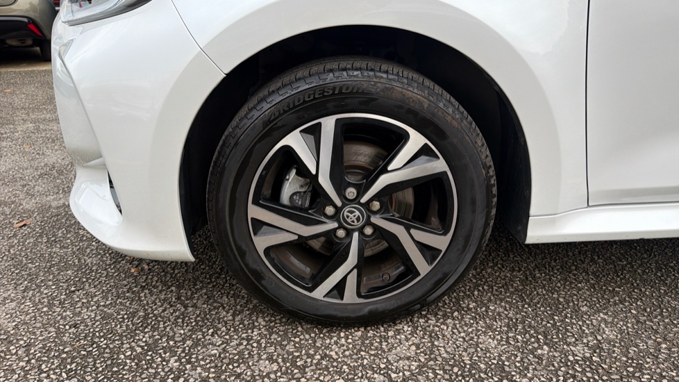 Toyota Yaris 1.5 Hybrid Design 5dr CVT Hybrid Hatchback - Image 32