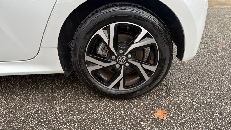 Toyota Yaris 1.5 Hybrid Design 5dr CVT Hybrid Hatchback - Image 33