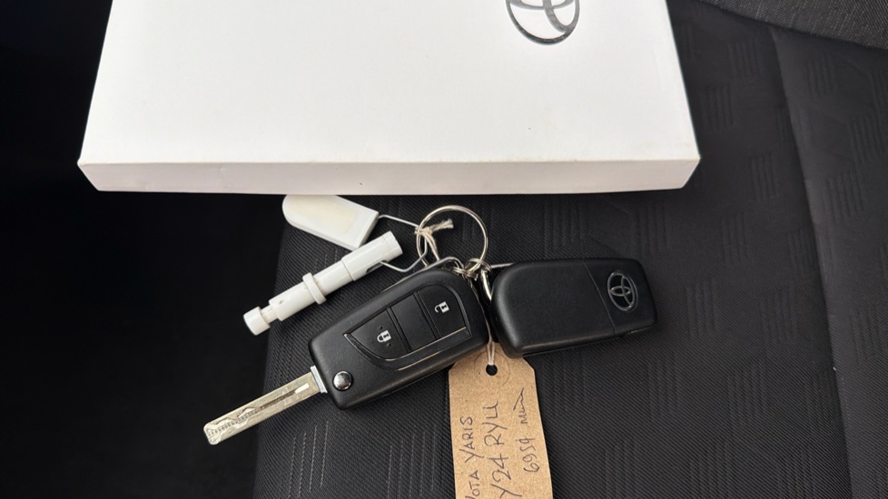 Toyota Yaris 1.5 Hybrid Design 5dr CVT Hybrid Hatchback - Image 35