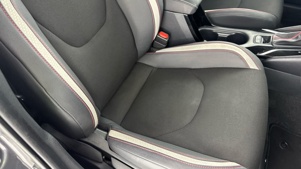 Toyota Corolla 1.8 Hybrid GR Sport 5dr CVT Hybrid Estate - Image 17