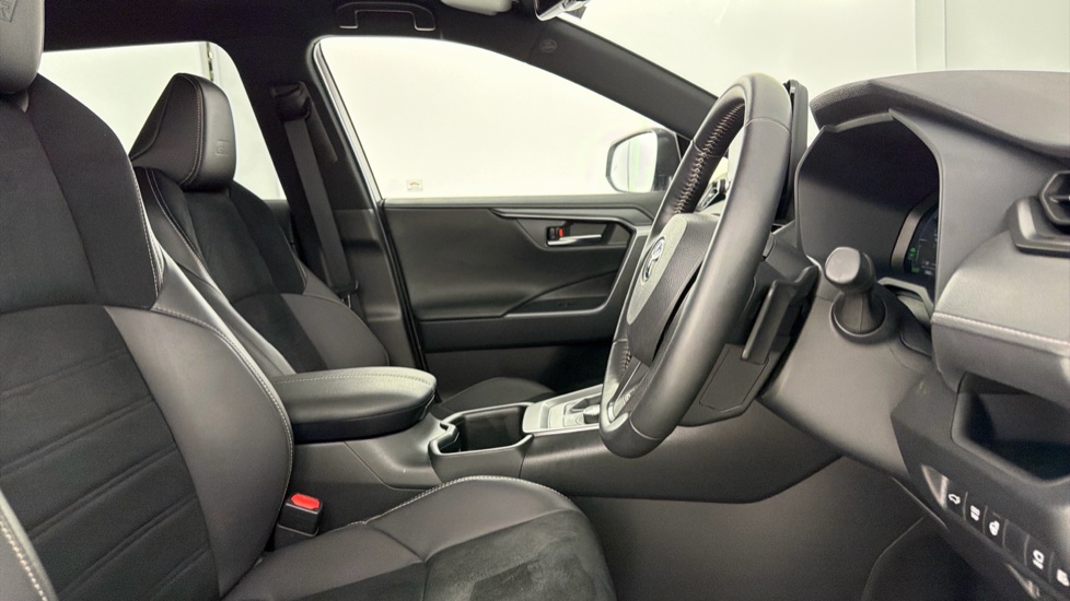 Toyota RAV4 2.5 PHEV GR Sport 5dr CVT Estate - Image 12
