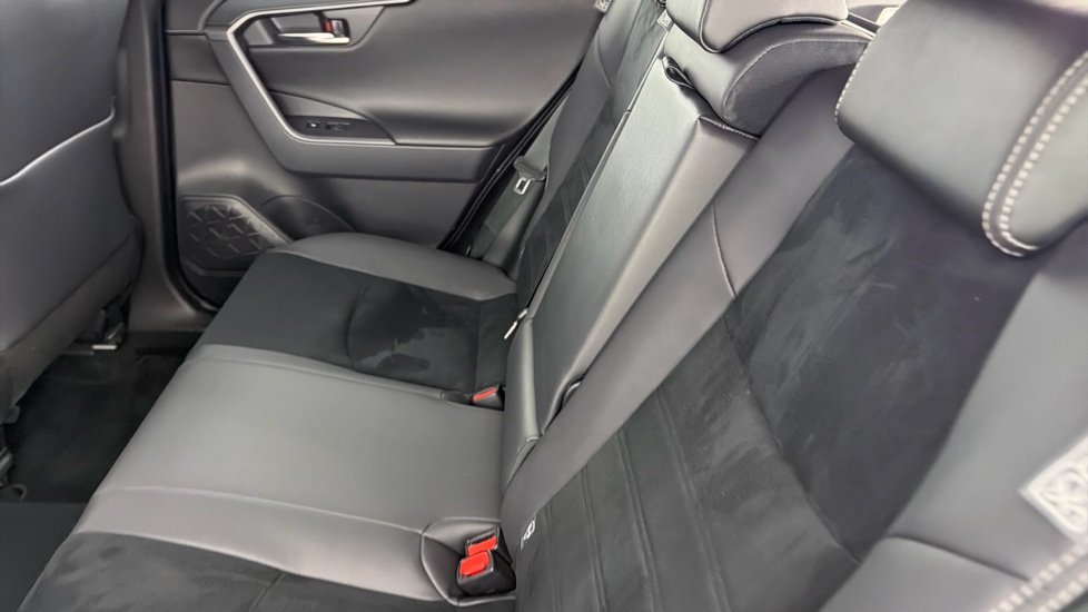 Toyota RAV4 2.5 PHEV GR Sport 5dr CVT Estate - Image 15
