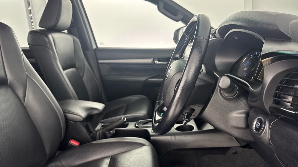 Toyota Hilux Diesel Invincible X D/Cab Pick Up 2.8 D-4D Auto - Image 12
