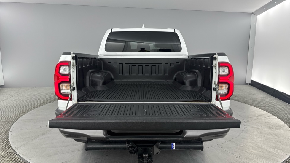 Toyota Hilux Diesel Invincible X D/Cab Pick Up 2.8 D-4D Auto - Image 13