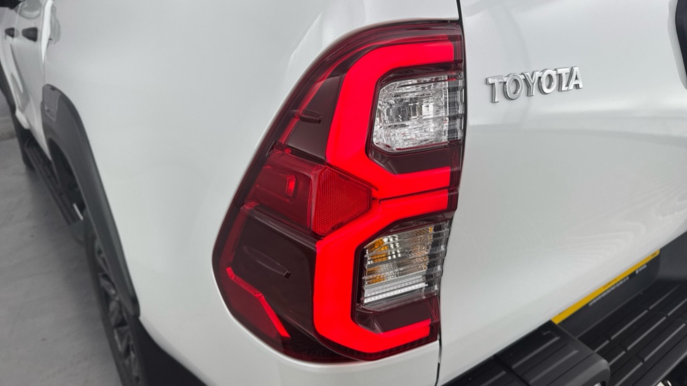 Toyota Hilux Diesel Invincible X D/Cab Pick Up 2.8 D-4D Auto - Image 21