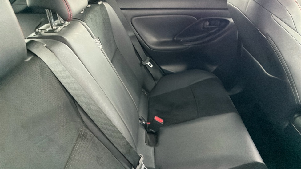Toyota Yaris Cross 1.5 Hybrid GR Sport 5dr CVT Hybrid Estate - Image 8