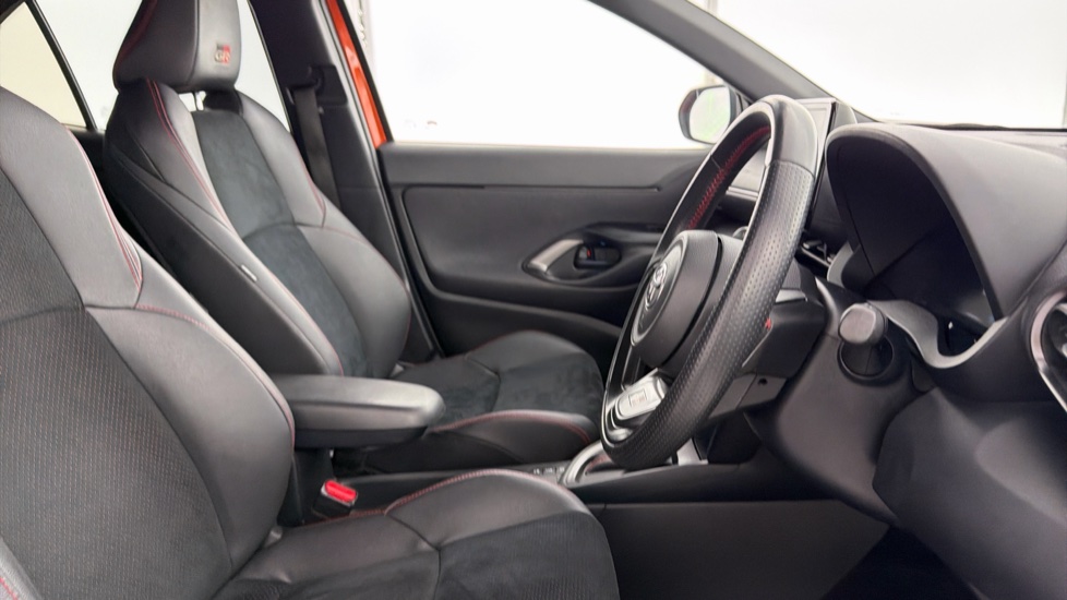 Toyota Yaris Cross 1.5 Hybrid GR Sport 5dr CVT Hybrid Estate - Image 12