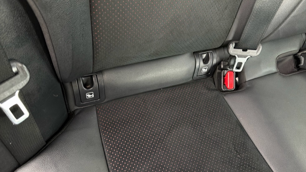 Toyota Yaris Cross 1.5 Hybrid GR Sport 5dr CVT Hybrid Estate - Image 14