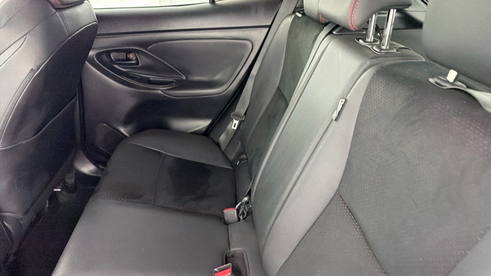 Toyota Yaris Cross 1.5 Hybrid GR Sport 5dr CVT Hybrid Estate - Image 15
