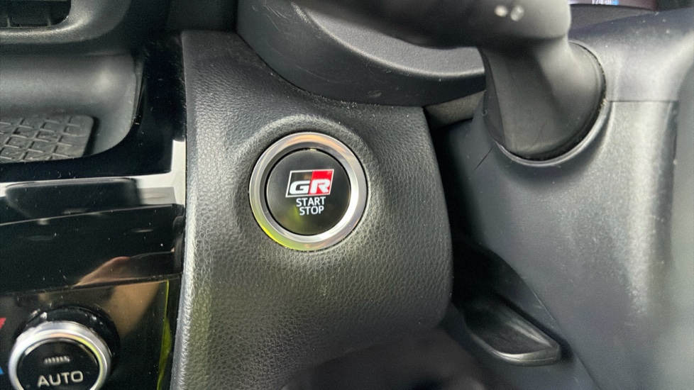 Toyota Yaris Cross 1.5 Hybrid GR Sport 5dr CVT Hybrid Estate - Image 16