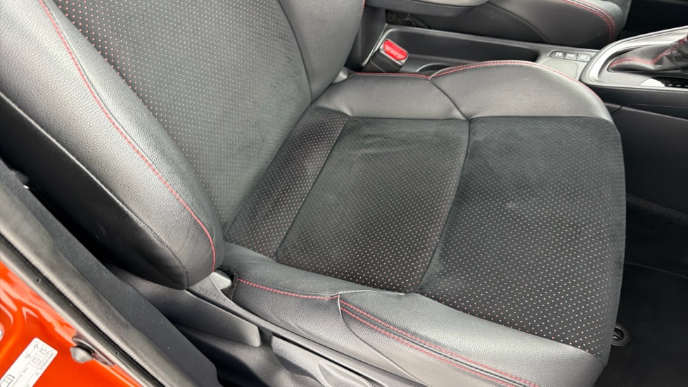 Toyota Yaris Cross 1.5 Hybrid GR Sport 5dr CVT Hybrid Estate - Image 17