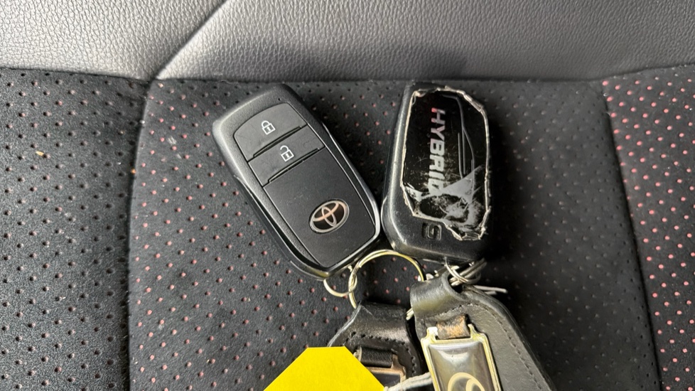 Toyota Yaris Cross 1.5 Hybrid GR Sport 5dr CVT Hybrid Estate - Image 28