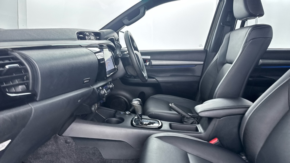 Toyota Hilux Diesel Invincible X D/Cab Pick Up 2.8 D 48V Auto - Image 5