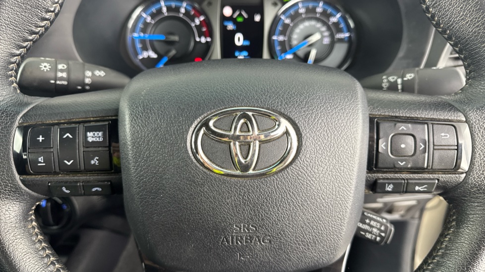 Toyota Hilux Diesel Invincible X D/Cab Pick Up 2.8 D 48V Auto - Image 10