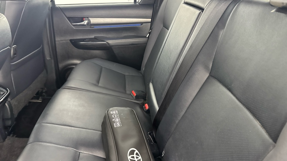 Toyota Hilux Diesel Invincible X D/Cab Pick Up 2.8 D 48V Auto - Image 15