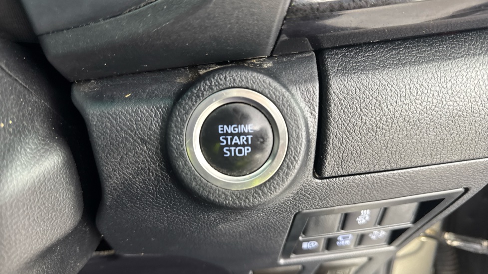 Toyota Hilux Diesel Invincible X D/Cab Pick Up 2.8 D 48V Auto - Image 16