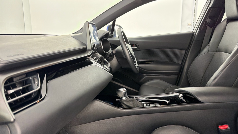 Toyota C-HR 1.8 Hybrid Design 5dr CVT Hybrid Hatchback - Image 5