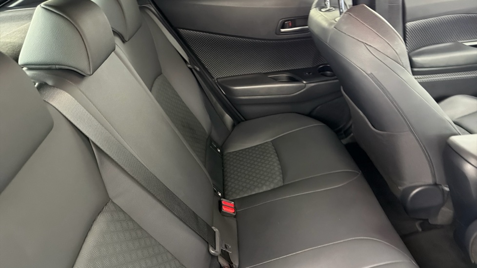 Toyota C-HR 1.8 Hybrid Design 5dr CVT Hybrid Hatchback - Image 8