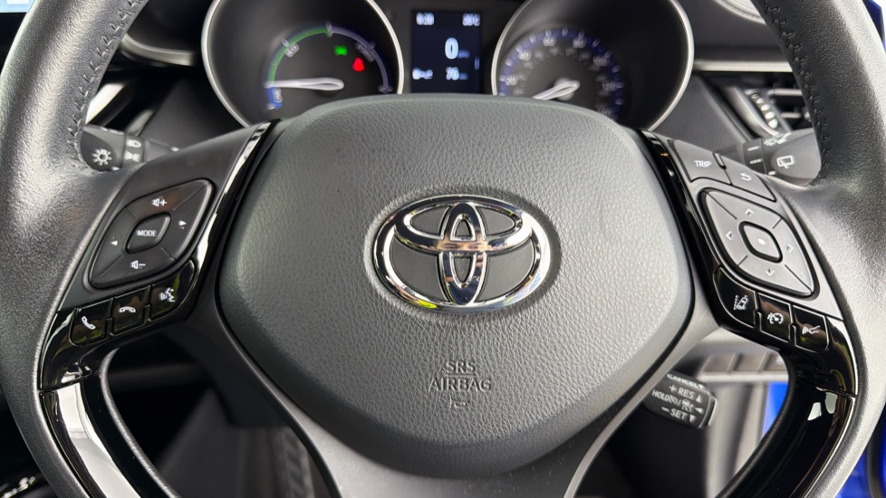 Toyota C-HR 1.8 Hybrid Design 5dr CVT Hybrid Hatchback - Image 10