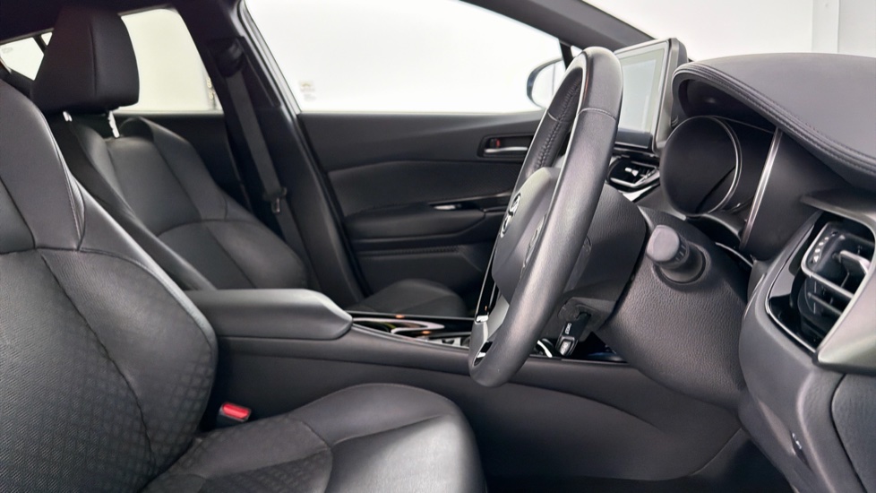 Toyota C-HR 1.8 Hybrid Design 5dr CVT Hybrid Hatchback - Image 12