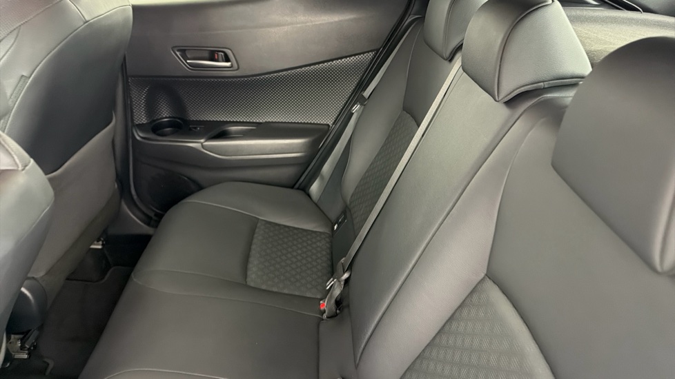 Toyota C-HR 1.8 Hybrid Design 5dr CVT Hybrid Hatchback - Image 15