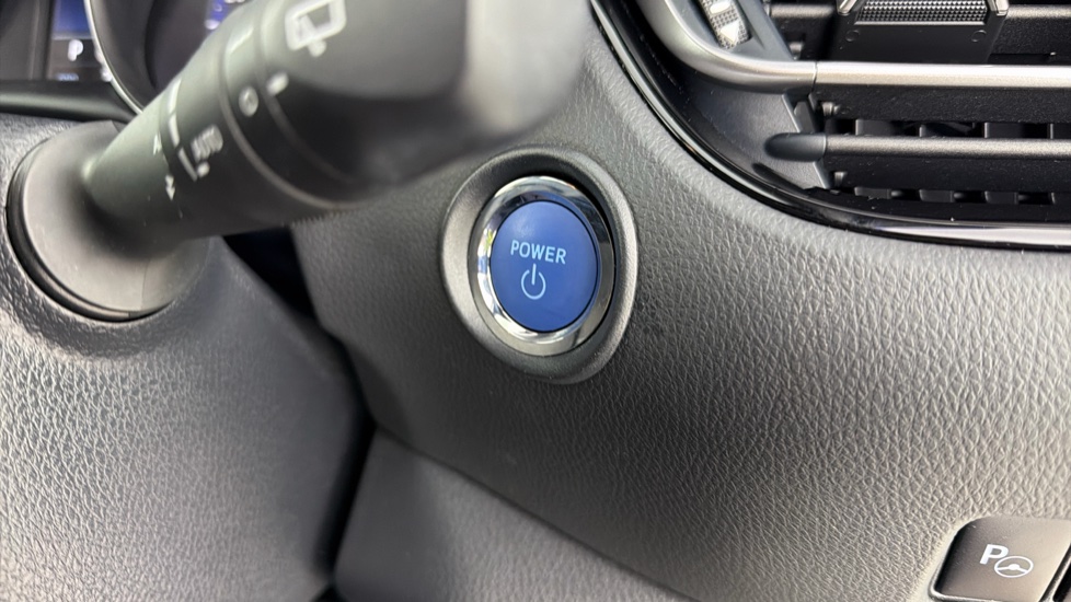 Toyota C-HR 1.8 Hybrid Design 5dr CVT Hybrid Hatchback - Image 16