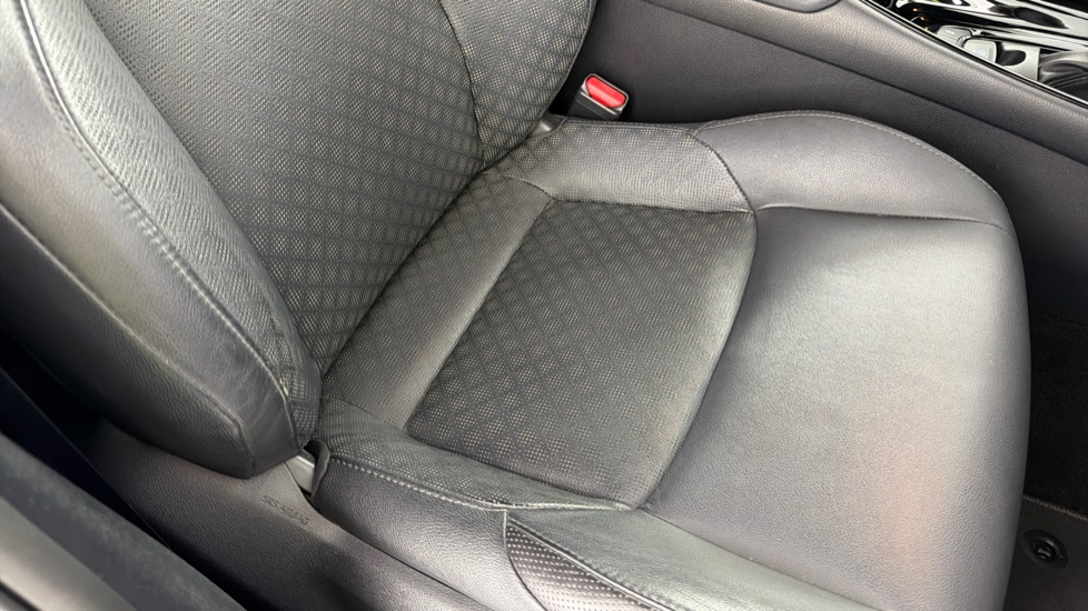 Toyota C-HR 1.8 Hybrid Design 5dr CVT Hybrid Hatchback - Image 17