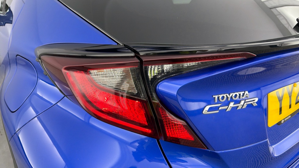 Toyota C-HR 1.8 Hybrid Design 5dr CVT Hybrid Hatchback - Image 21