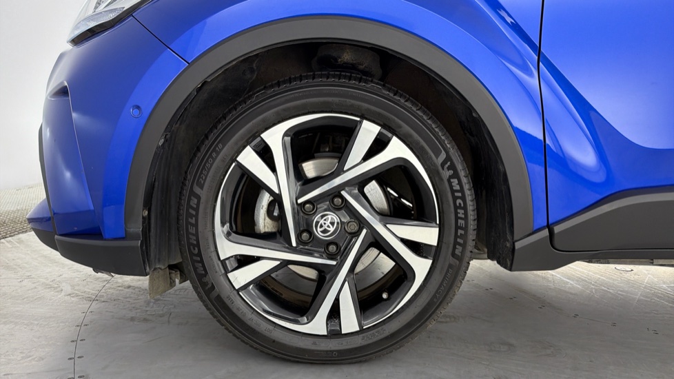 Toyota C-HR 1.8 Hybrid Design 5dr CVT Hybrid Hatchback - Image 25
