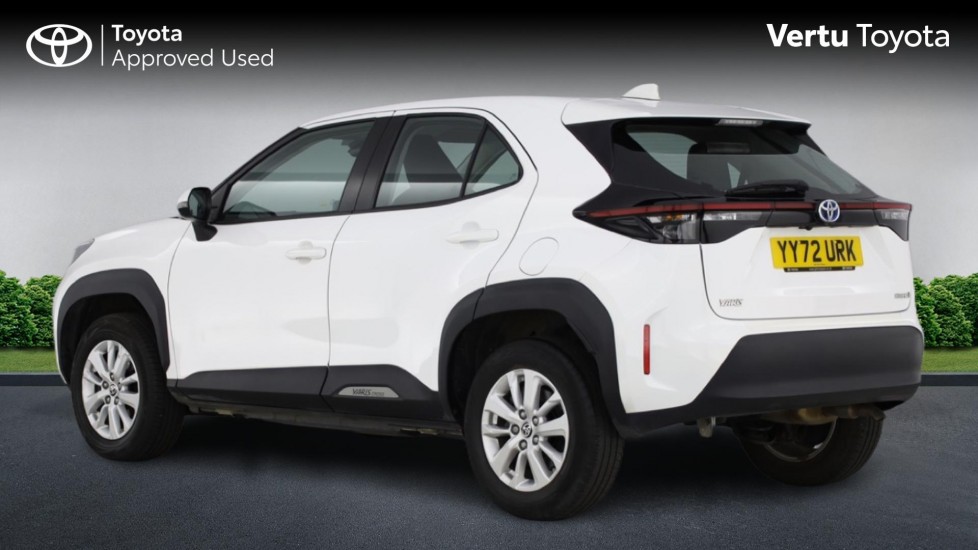 Toyota Yaris Cross 1.5 Hybrid Icon 5dr CVT Hybrid Estate - Image 4