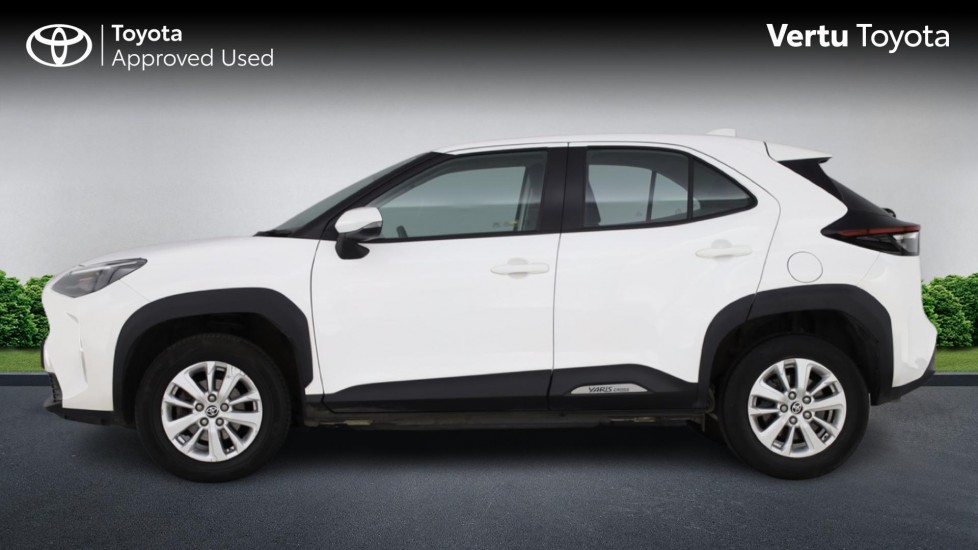 Toyota Yaris Cross 1.5 Hybrid Icon 5dr CVT Hybrid Estate - Image 24