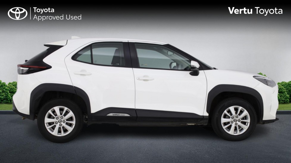 Toyota Yaris Cross 1.5 Hybrid Icon 5dr CVT Hybrid Estate - Image 23