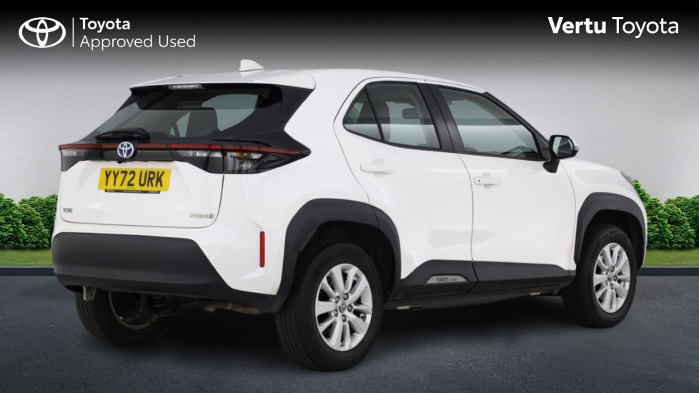 Toyota Yaris Cross 1.5 Hybrid Icon 5dr CVT Hybrid Estate - Image 2