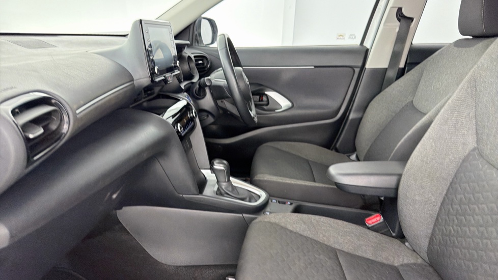 Toyota Yaris Cross 1.5 Hybrid Icon 5dr CVT Hybrid Estate - Image 5