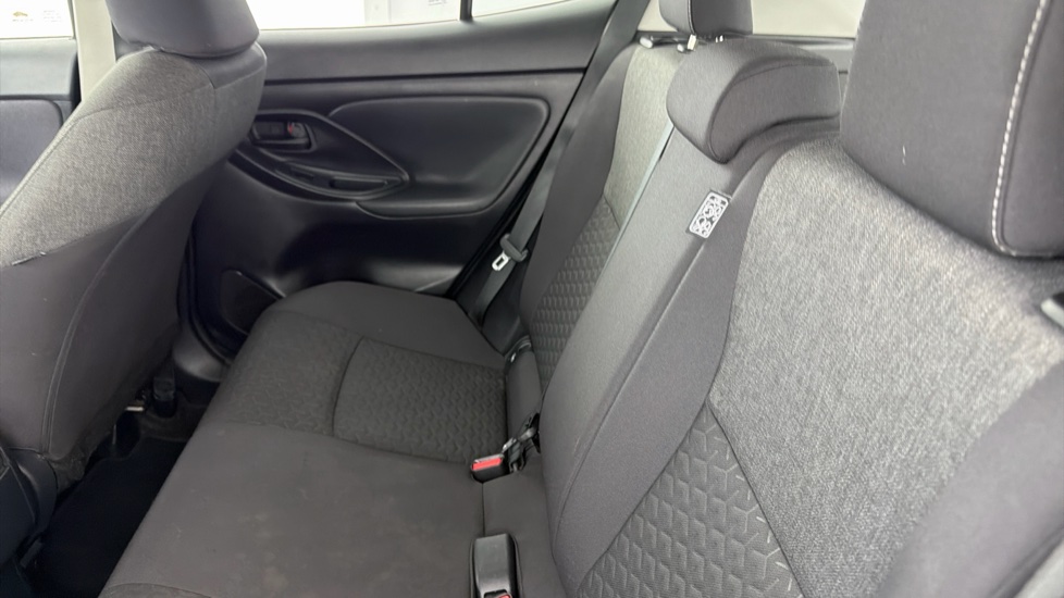 Toyota Yaris Cross 1.5 Hybrid Icon 5dr CVT Hybrid Estate - Image 15