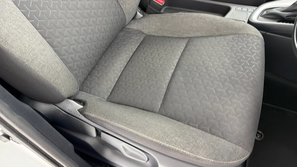 Toyota Yaris Cross 1.5 Hybrid Icon 5dr CVT Hybrid Estate - Image 17