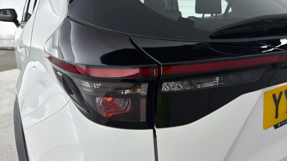 Toyota Yaris Cross 1.5 Hybrid Icon 5dr CVT Hybrid Estate - Image 21