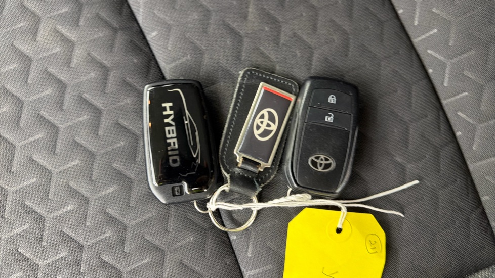 Toyota Yaris Cross 1.5 Hybrid Icon 5dr CVT Hybrid Estate - Image 28