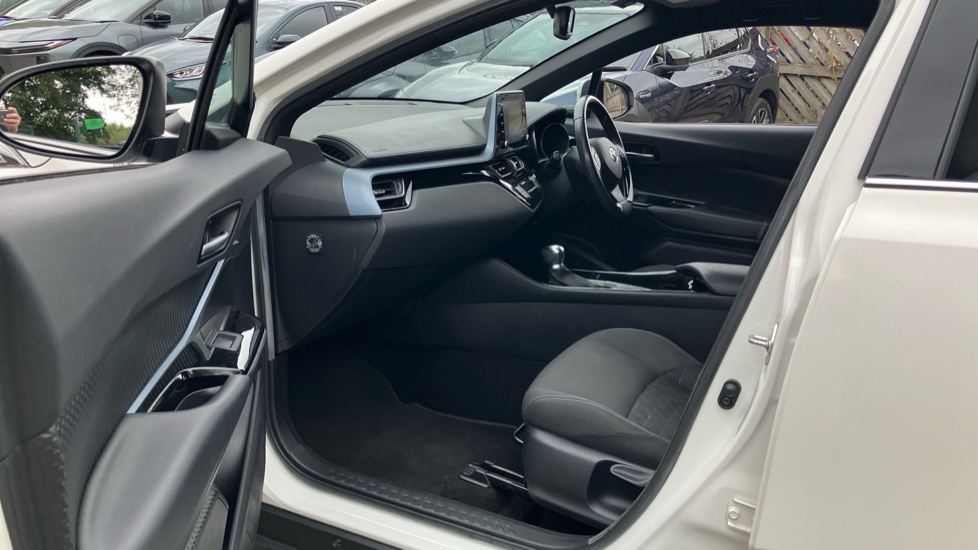 Toyota C-HR 1.8 Hybrid Design 5dr CVT Hybrid Hatchback - Image 5