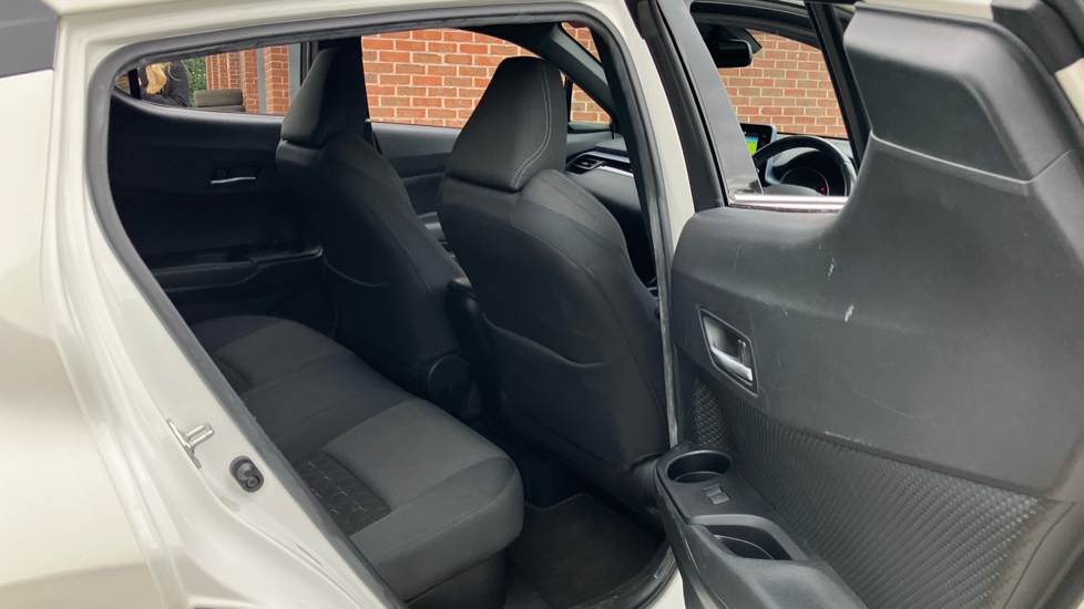 Toyota C-HR 1.8 Hybrid Design 5dr CVT Hybrid Hatchback - Image 8