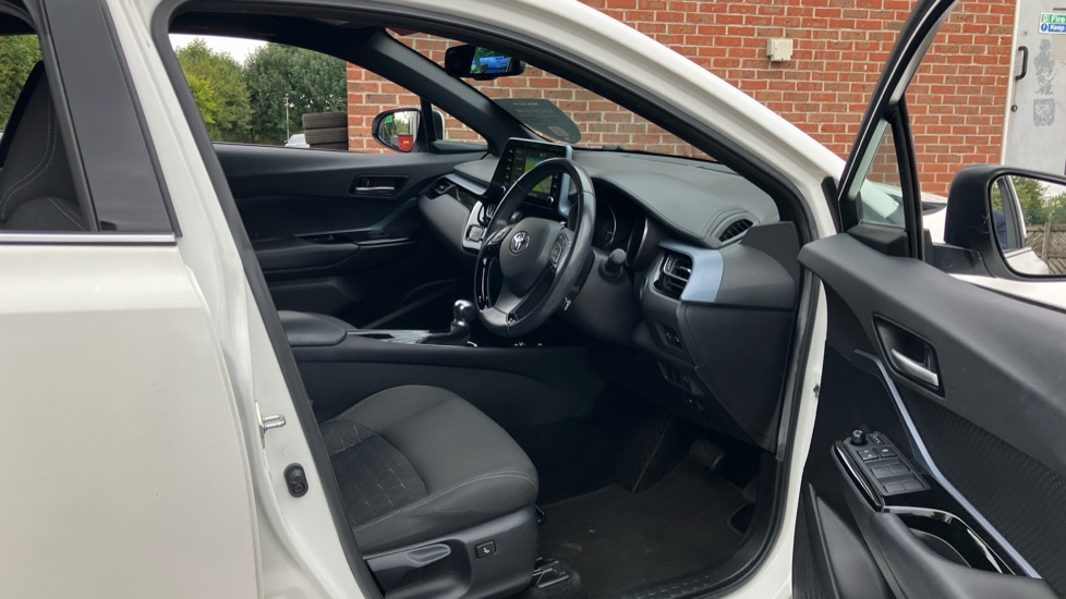 Toyota C-HR 1.8 Hybrid Design 5dr CVT Hybrid Hatchback - Image 12