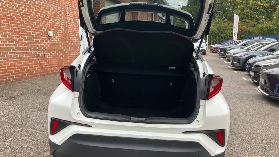 Toyota C-HR 1.8 Hybrid Design 5dr CVT Hybrid Hatchback - Image 13