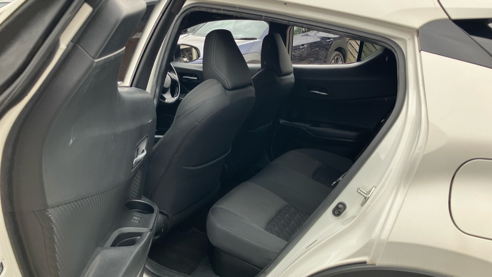 Toyota C-HR 1.8 Hybrid Design 5dr CVT Hybrid Hatchback - Image 15